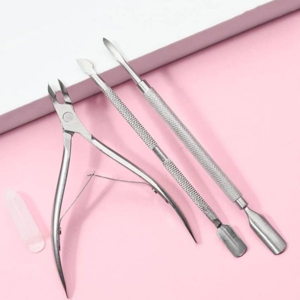 komplekt-za-manikyur-rezach-za-kozhichki-2-metalni-izbutvacha