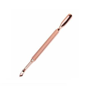 Златен избутвач за кожички с почистващ накрайник – професионален инструмент за маникюр и педикюр